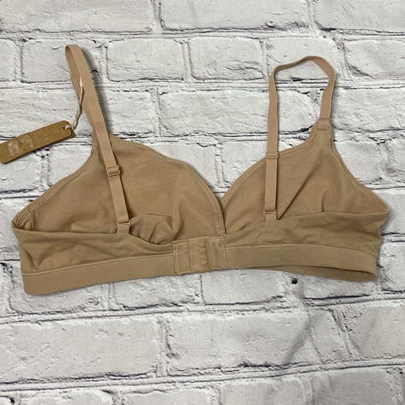 SKIMS FITS EVERYBODY CROSSOVER  TRIANGLE BRALETTE SIZE M NEW - Picture 4 of 6